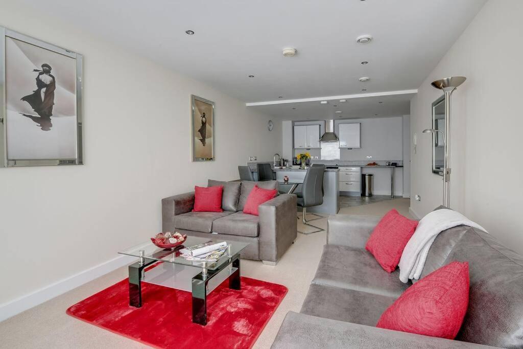 Luxury 2 Bed Centre *