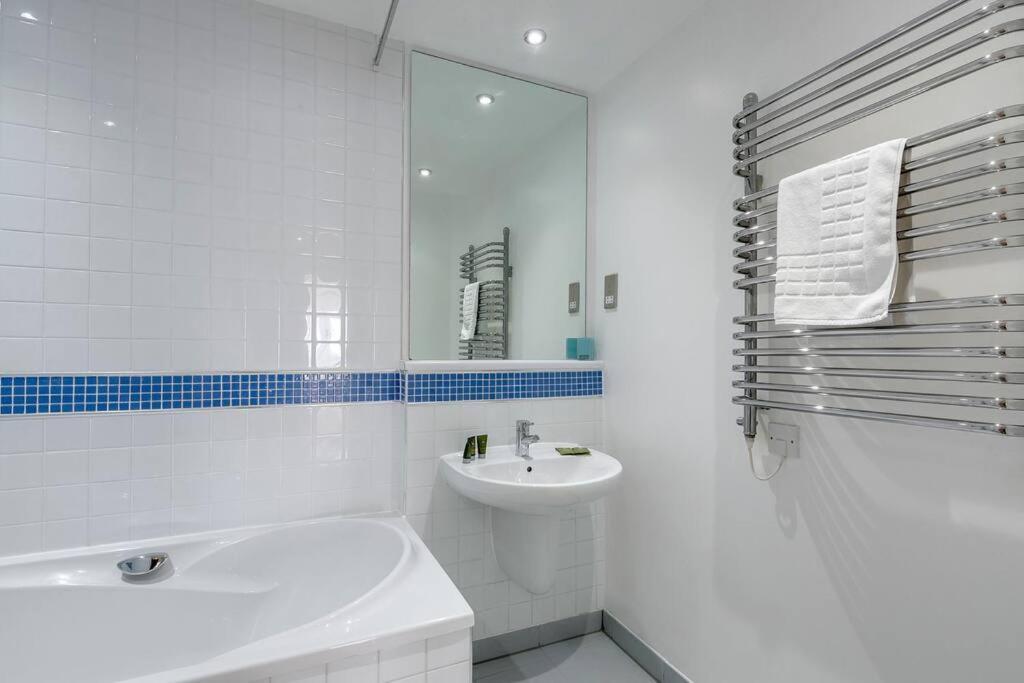 Luxury 2 Bed Centre *